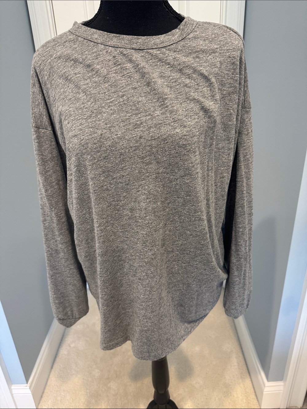 Year of ours Women’s Gray Long Sleeve Crewneck Top small